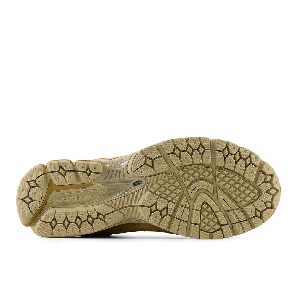 New Balance 2002 GOR-TEX Protection Pack 2.0 - Stucco