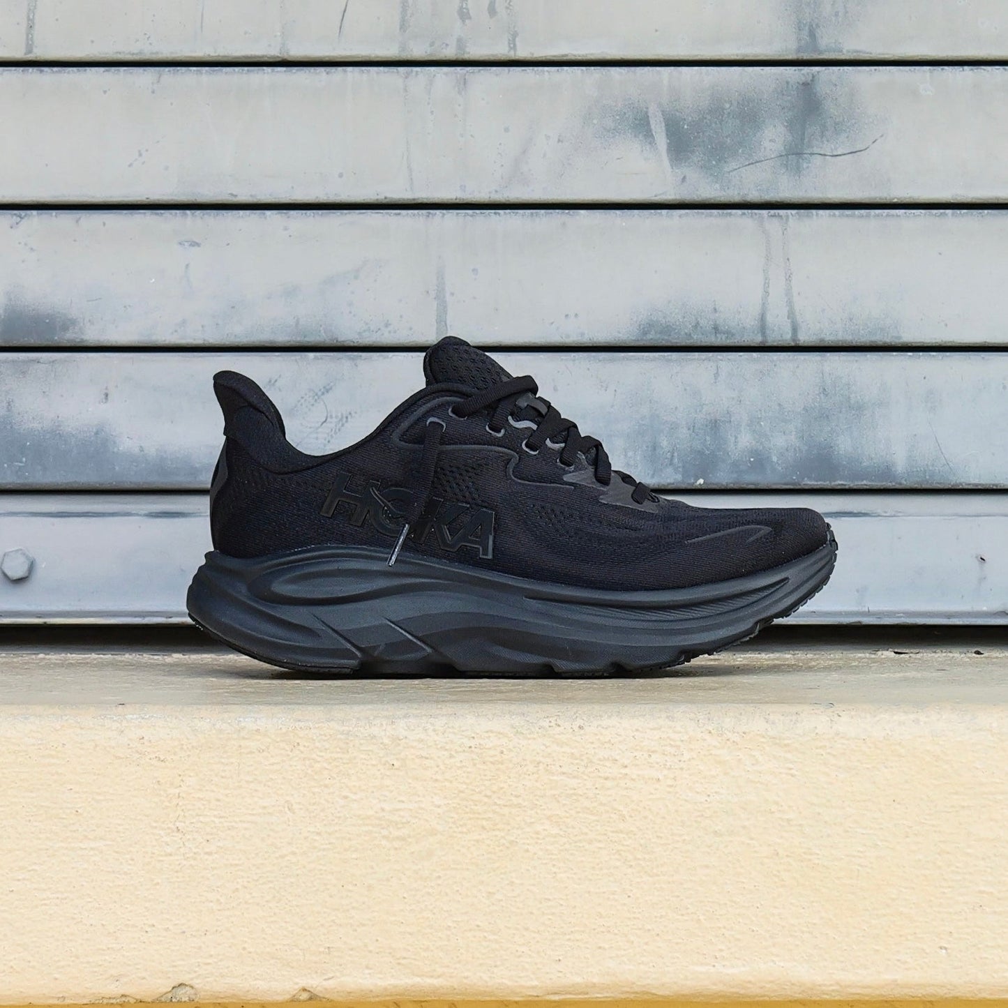 Mens HOKA Clifton 10 (Black/Black)