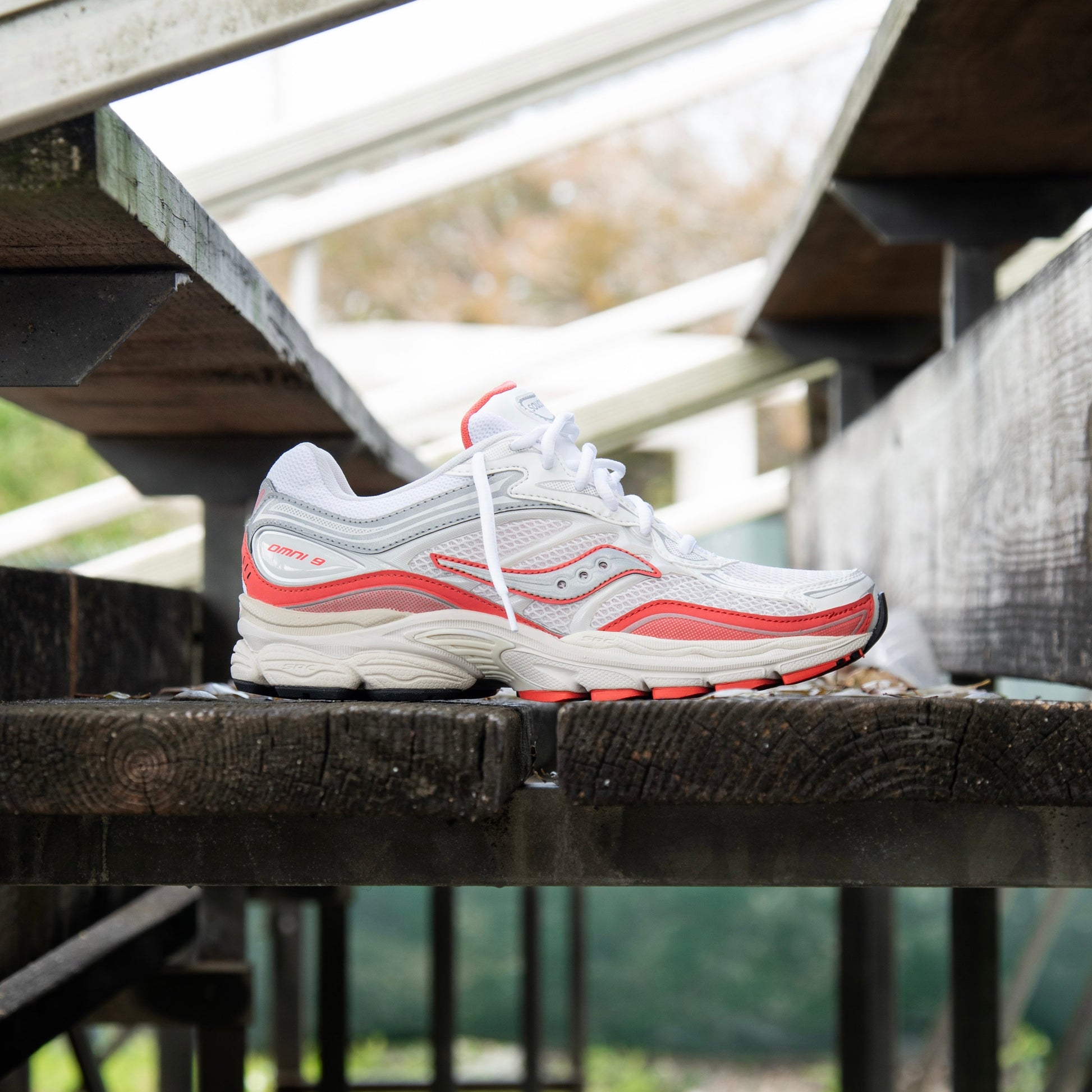 Mens Saucony ProGrid Omni 9 (Ivory/Coral)